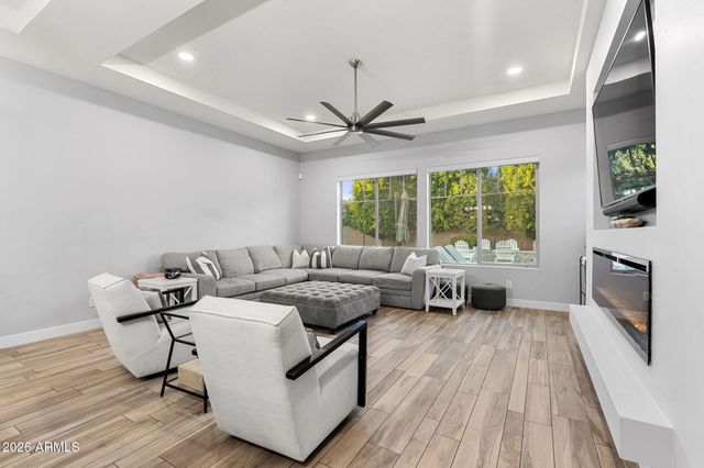 2052 E CRESCENT Way, Gilbert, AZ 85298