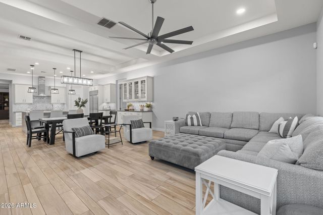 2052 E CRESCENT Way, Gilbert, AZ 85298