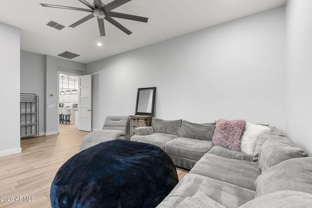 2052 E CRESCENT Way, Gilbert, AZ 85298