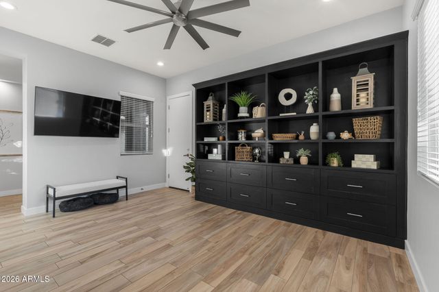 2052 E CRESCENT Way, Gilbert, AZ 85298