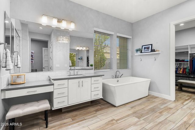 2052 E CRESCENT Way, Gilbert, AZ 85298