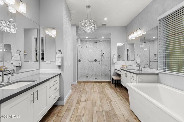 2052 E CRESCENT Way, Gilbert, AZ 85298