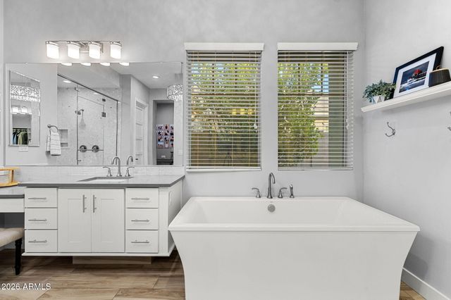 2052 E CRESCENT Way, Gilbert, AZ 85298