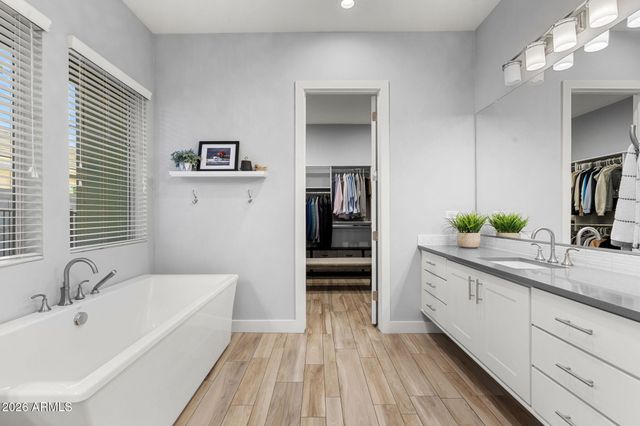 2052 E CRESCENT Way, Gilbert, AZ 85298