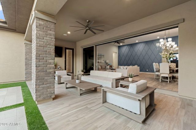 2052 E CRESCENT Way, Gilbert, AZ 85298