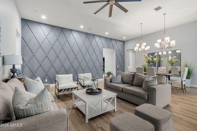 2052 E CRESCENT Way, Gilbert, AZ 85298