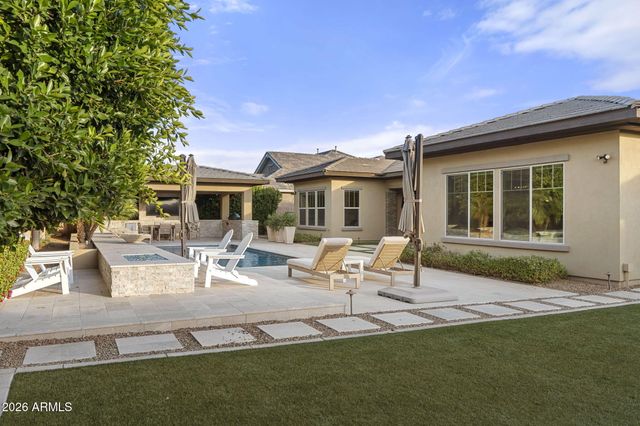 2052 E CRESCENT Way, Gilbert, AZ 85298