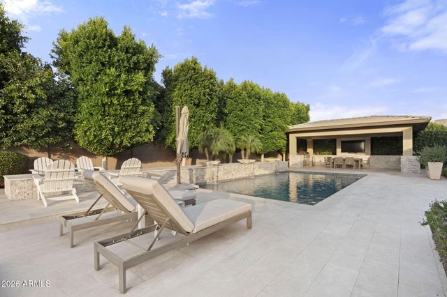 2052 E CRESCENT Way, Gilbert, AZ 85298