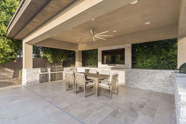 2052 E CRESCENT Way, Gilbert, AZ 85298