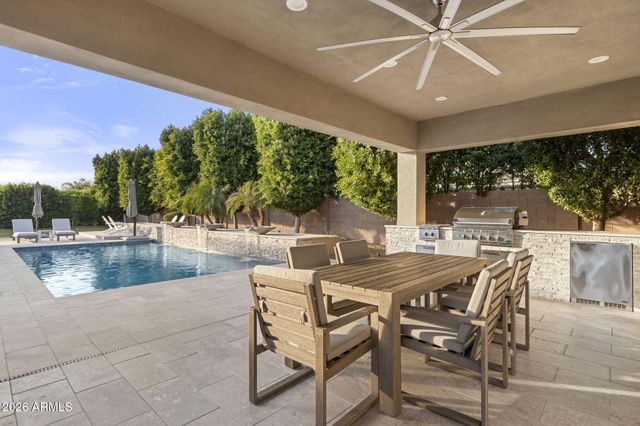 2052 E CRESCENT Way, Gilbert, AZ 85298