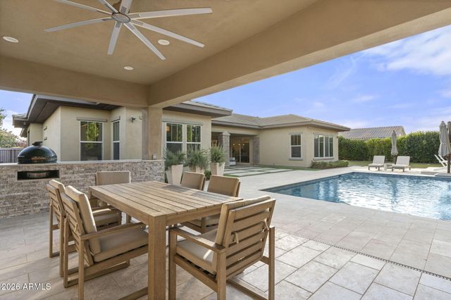 2052 E CRESCENT Way, Gilbert, AZ 85298