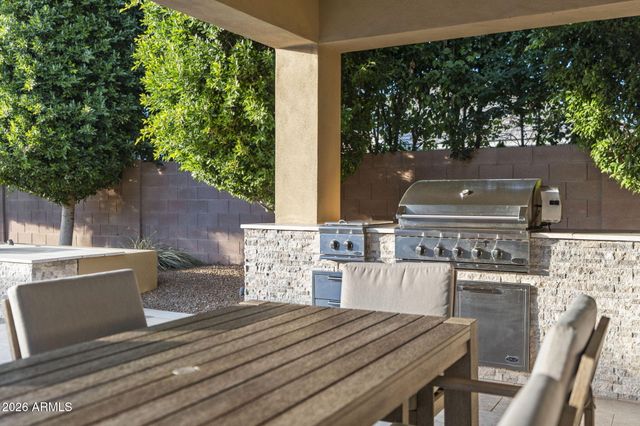 2052 E CRESCENT Way, Gilbert, AZ 85298