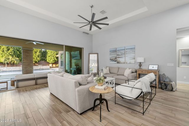 2052 E CRESCENT Way, Gilbert, AZ 85298