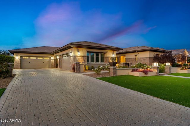 2052 E CRESCENT Way, Gilbert, AZ 85298