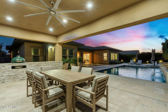 2052 E CRESCENT Way, Gilbert, AZ 85298