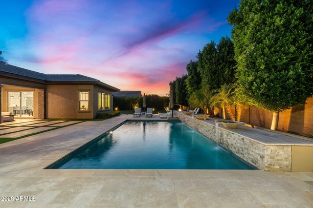 2052 E CRESCENT Way, Gilbert, AZ 85298