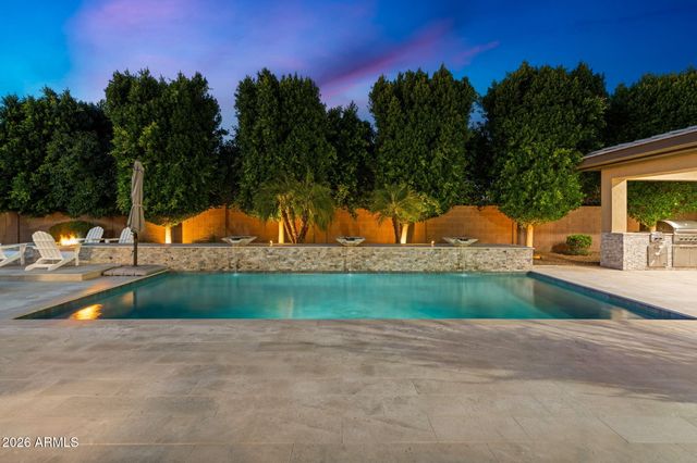 2052 E CRESCENT Way, Gilbert, AZ 85298