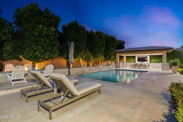 2052 E CRESCENT Way, Gilbert, AZ 85298