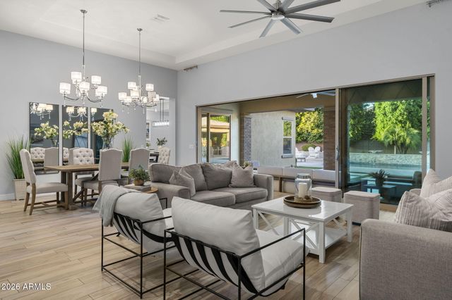 2052 E CRESCENT Way, Gilbert, AZ 85298