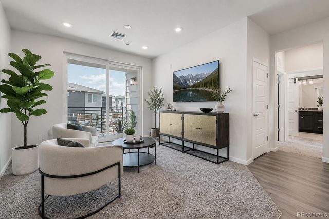6153 N Ceylon Street 10-303, Denver, CO 80249