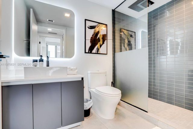 227 NE 2nd St 1909, Miami, FL 33132