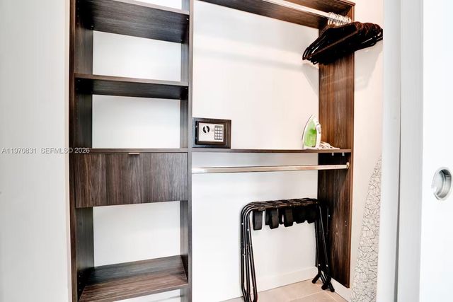 227 NE 2nd St 1909, Miami, FL 33132