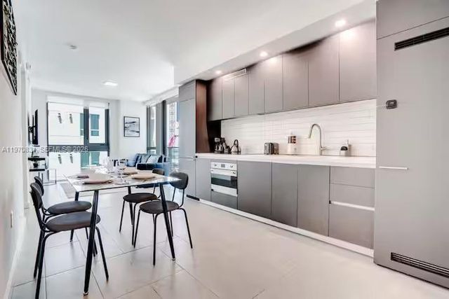 227 NE 2nd St 1909, Miami, FL 33132