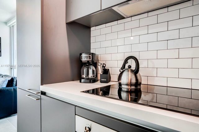 227 NE 2nd St 1909, Miami, FL 33132