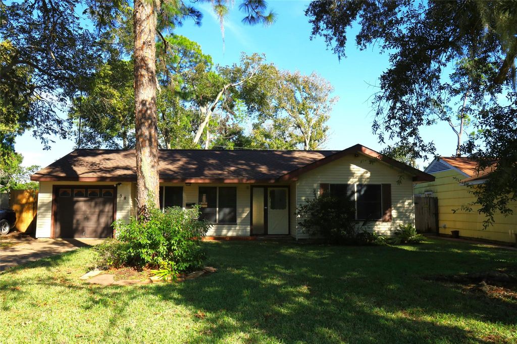 58 Caladium Court, Lake Jackson, TX 77566