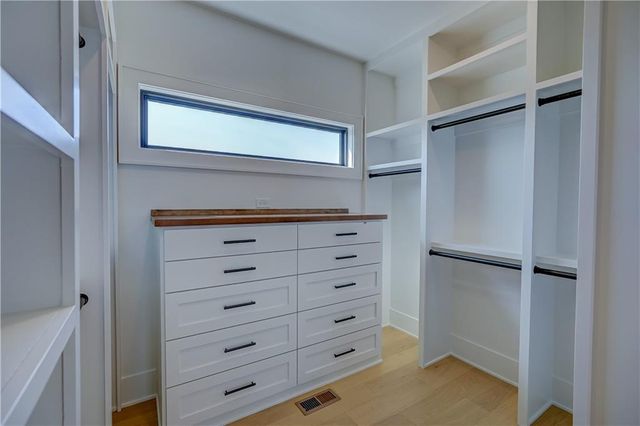 2 Red Fox Circle, Lake Winnebago, MO 64034