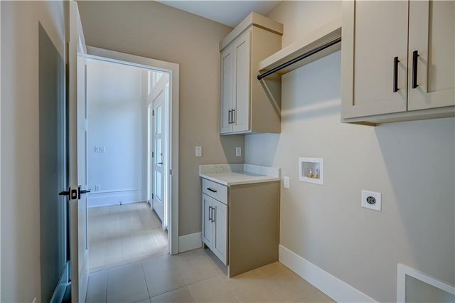 2 Red Fox Circle, Lake Winnebago, MO 64034