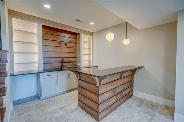 2 Red Fox Circle, Lake Winnebago, MO 64034