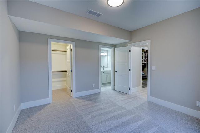 2 Red Fox Circle, Lake Winnebago, MO 64034