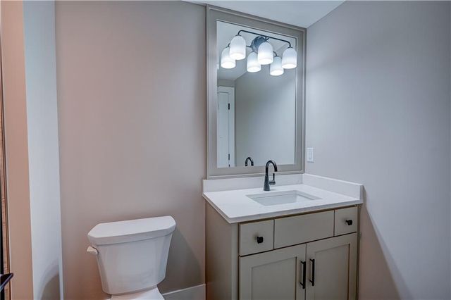 2 Red Fox Circle, Lake Winnebago, MO 64034