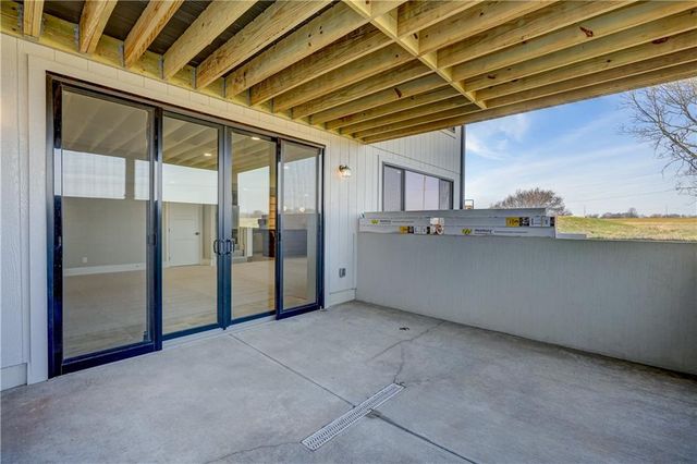 2 Red Fox Circle, Lake Winnebago, MO 64034