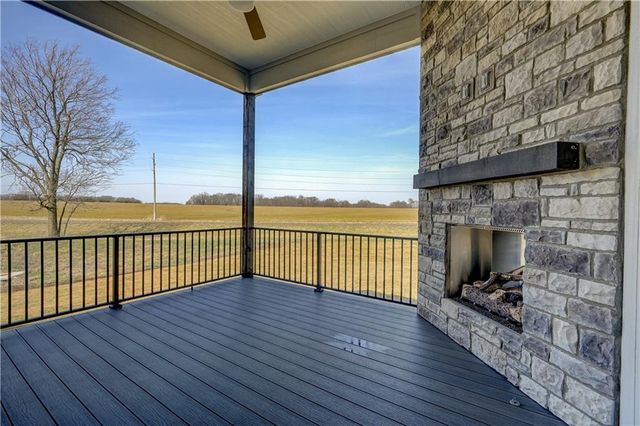 2 Red Fox Circle, Lake Winnebago, MO 64034