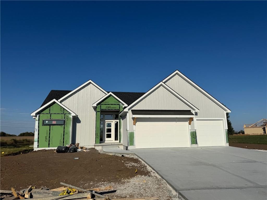 2 Red Fox Circle, Greenwood, MO 64034