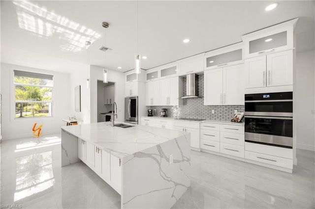 909 8th ST SE, Naples, FL 34117