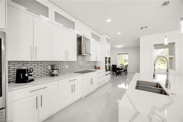 909 8th ST SE, Naples, FL 34117