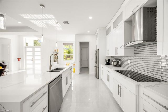 909 8th ST SE, Naples, FL 34117