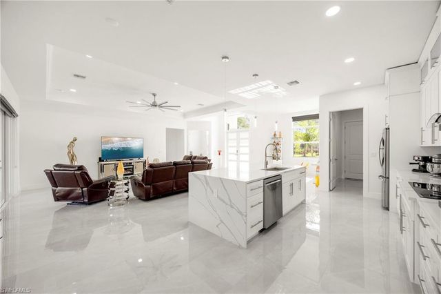 909 8th ST SE, Naples, FL 34117