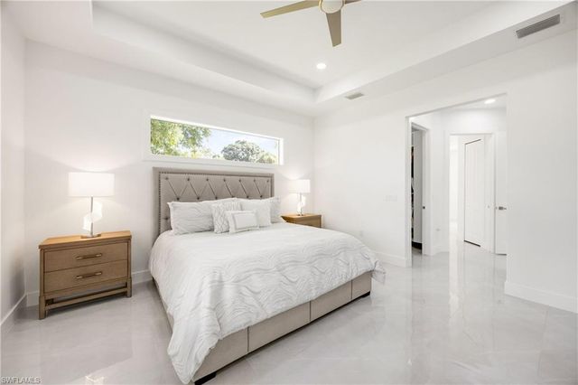 909 8th ST SE, Naples, FL 34117