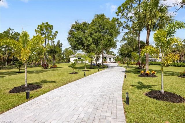 909 8th ST SE, Naples, FL 34117