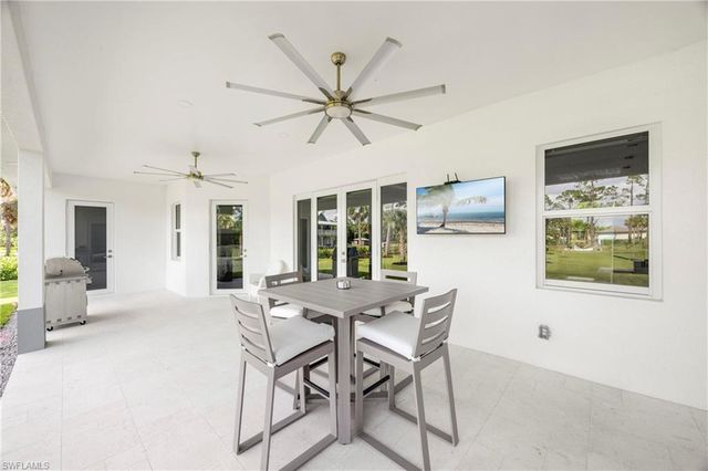 909 8th ST SE, Naples, FL 34117