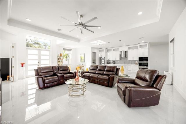 909 8th ST SE, Naples, FL 34117