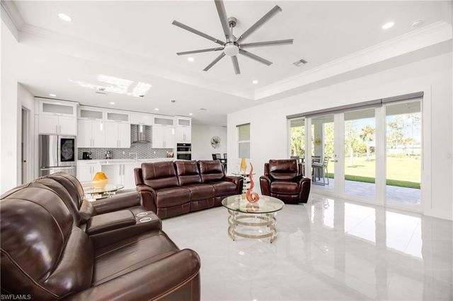 909 8th ST SE, Naples, FL 34117