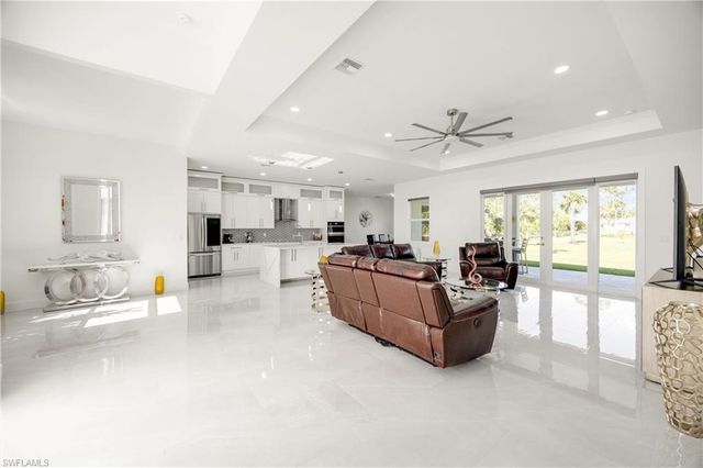 909 8th ST SE, Naples, FL 34117