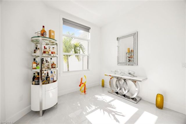 909 8th ST SE, Naples, FL 34117