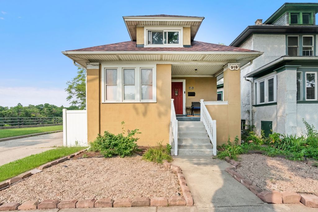 919 S Highland Avenue, Oak Park, IL 60304