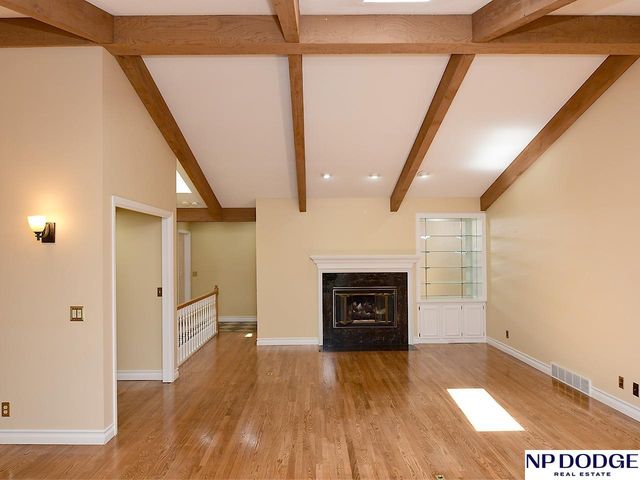 1032 S 112th Plaza, Omaha, NE 68154